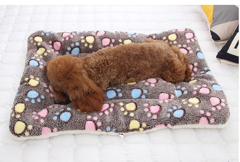 Flannel Thickened Bed Mat Soft Pet Sleeping Mat for Dogs Cats Winter Warm Blanket